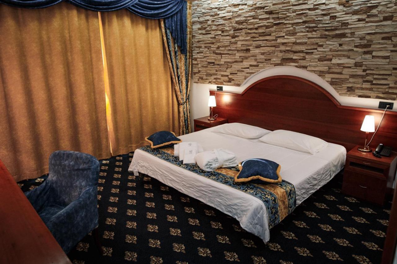 River Palace Hotel Atyrau Exterior photo