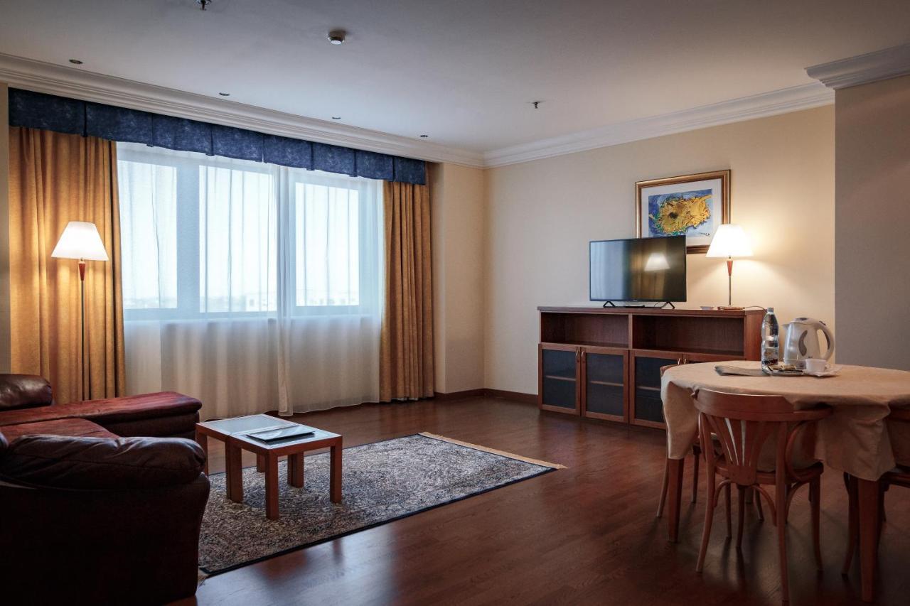 River Palace Hotel Atyrau Exterior photo