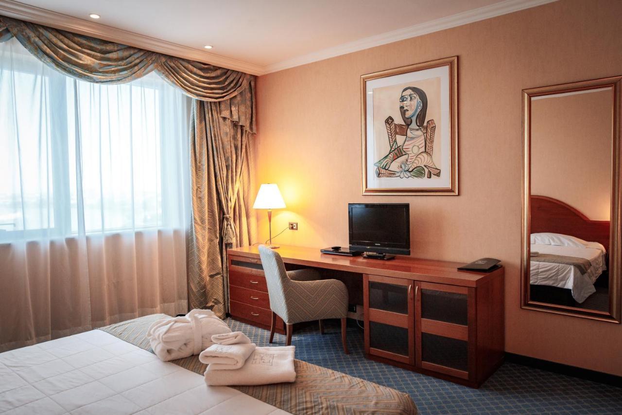 River Palace Hotel Atyrau Exterior photo