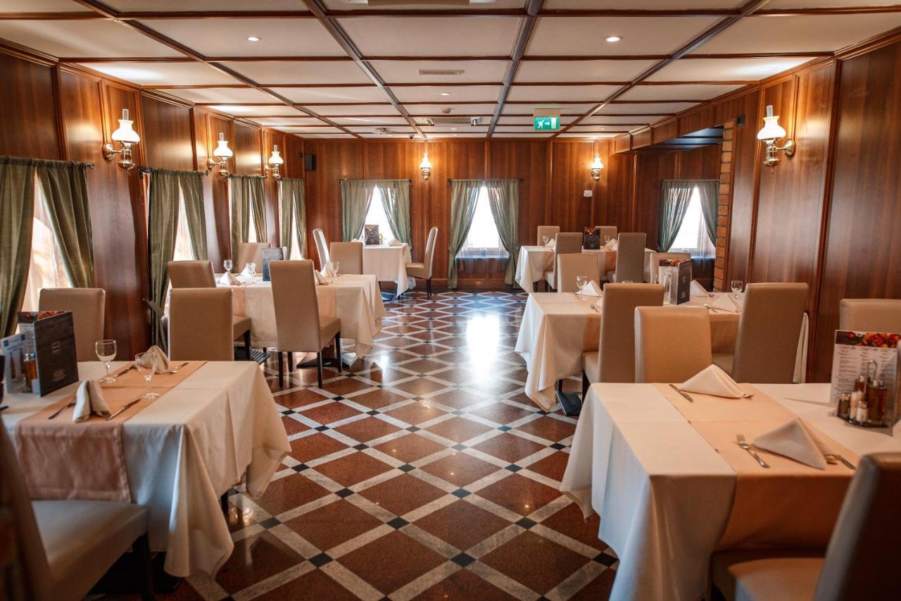 River Palace Hotel Atyrau Exterior photo
