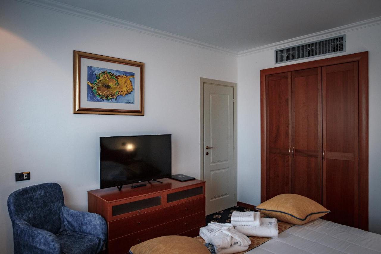 River Palace Hotel Atyrau Exterior photo