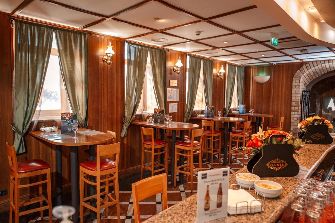 River Palace Hotel Atyrau Exterior photo