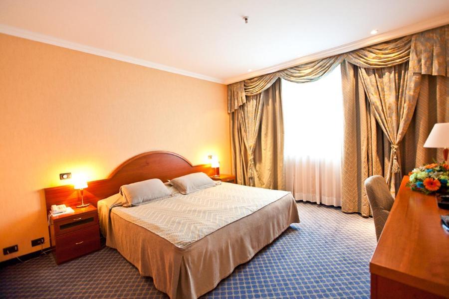 River Palace Hotel Atyrau Exterior photo